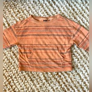 Cozy women’s Prana sweater, Crewneck with a pocket!